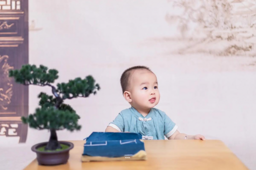 漳州宝宝吐黄水是怎么回事 漳州宝宝吐黄水是怎么回事